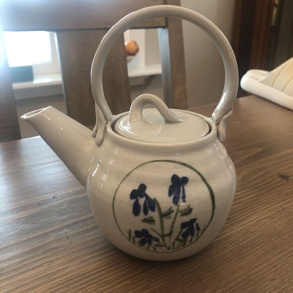 SIGNED SUSAN G POTTERY INDIVIDUAL TEAPOT GRAY GLAZED TEA POT WITH LID FLOWERS - Picture 2 of 9